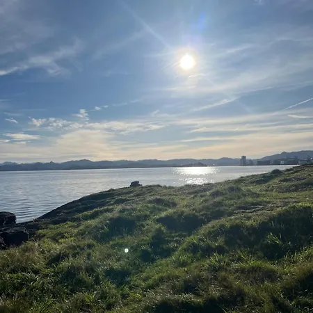 Lovely In Maritime Surroundings Near Leilighet